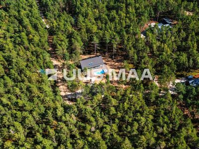Põhjamaise arhitektuuriga eramu Dirhami männimetsas