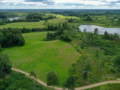 Kinnistu Uuri järve kaldal