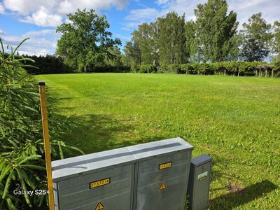 Müüa elamumaa (muru),krundi piiril tööstusvool  3×20A,puurkaevu vesi,valguskaabli ühendus (int