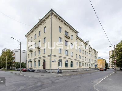 Kontor-ladu-restoran. Äripind Uue-Maailma asumis