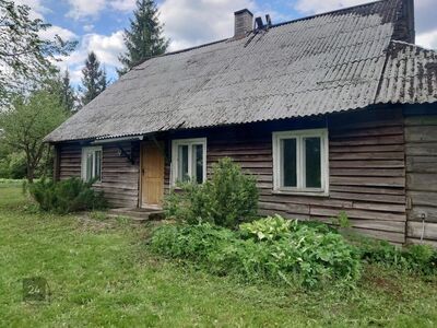 Vana talumaja oma ojaga ootab uusi omanikke