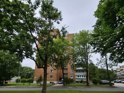 Sillamäe linnas on müügil avar kahetoaline korter- Kesk tn