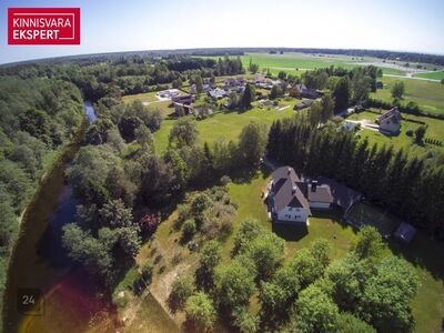 Suure krundiga korralik linnalähedane maja otse Reiu jõe ääres!