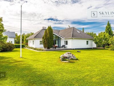 Kõrghaljastus, suured aknad, saun ja kamin!