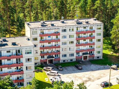 Männimetsa ja matkaradade kõrval!