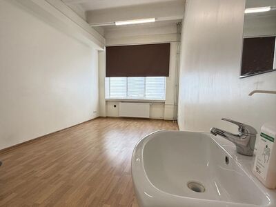 Äripind 18,2m2. Veeühendus.