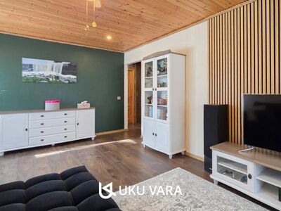 Keskmisest avaram kolmetoaline 2.korrusel - keskküte, rõdu