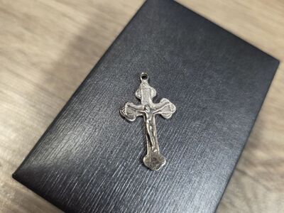 Hõbedast ripats rist