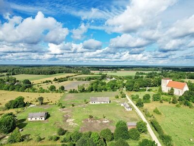 1,5ha suurune tootmismaa krunt Pöide kiriku kõrval
