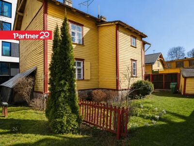 Ajalooline kahekorruseline puitelamu Uue Maailma südames