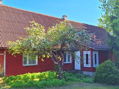 Müüa mere lähedal asuv kinnistu ja palkmaja.