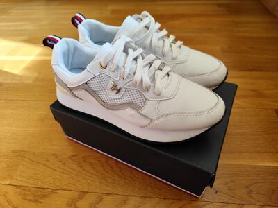 Tommy Hilfiger tossud naistele, 38