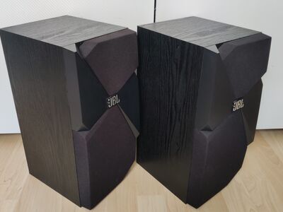 JBL Studio 130 riiulikõlarid