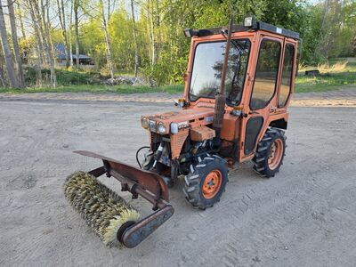 Minitraktor KUBOTA B7100 4WD