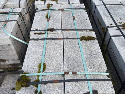 Плита из натурального гранита 600 × 300 × 80 мм