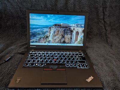 Lenovo X250 + dokkimisalus