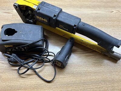 Akuga torulõikur REMS Nano 11 V Basic-Pack