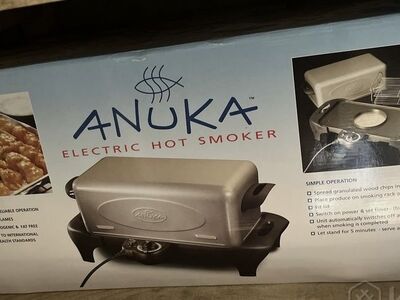 UUS Anuka elektriline suitsuahi (inglise pesa)