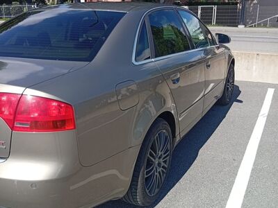 Продаётся Audi A4 quattro 2.0