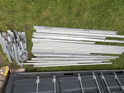 Metallkarkassi jupid (pikimad on 3m)