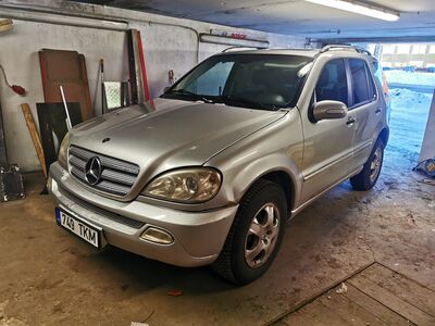 Mercedes-Benz ML270 120kw manuaal