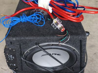 Alpine subwoofer+võimendi ja kaablid