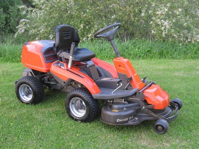 Vähe kasutatud murutraktor-raider Husqvarna R213C