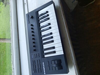 Komplete Kontrol A25
