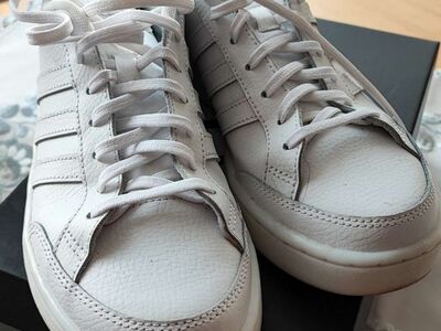 Naiste Adidase tennised