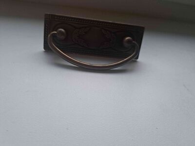 Antiikstiilis mööblikäepidemed