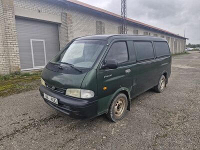 Kia Pregio tagavedu.