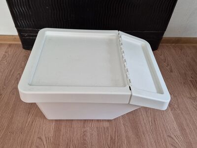 Tugev plastik eest avanev hoiukast mänguasjadele