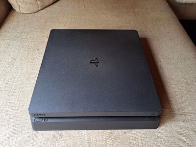PS4 Slim 1TB + 2 pulti + 4TB kõvaketas + 24 mängu