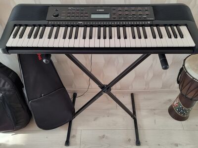 Yamaha süntesaator + Stagg X statiiv