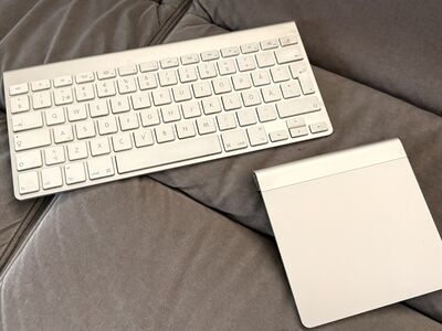Apple Magic Keyboard & Magic Trackpad