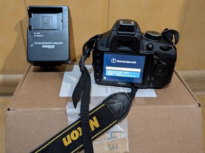 Nikon D3200 + charger + SD card