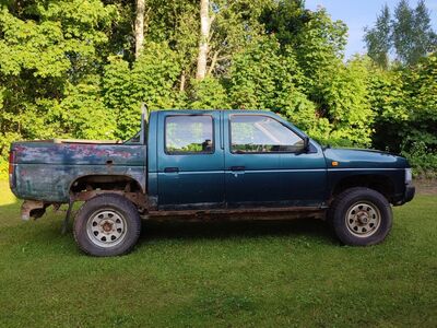 Nissan King Cab 2.5d manuaal 4x4, vabalt hingav