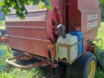 Пресс-подборщик New Holland 548