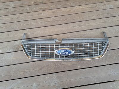 Ford Mondeo esituled ja iluvõre