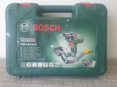 BOSCH laadija koos kolme akuga.