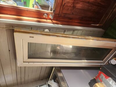 Lahtikäiv aken 145× 52