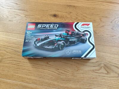 Lego Speed Champions Mercedes AMG Petronas F1 Team