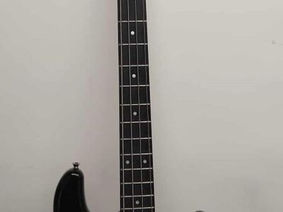 Basskitarr Harley Benton