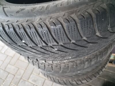 215/55 R17 Goodyear Ultragrip
