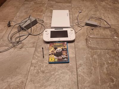 Nintendo Wii U White koos Kung FU Panda