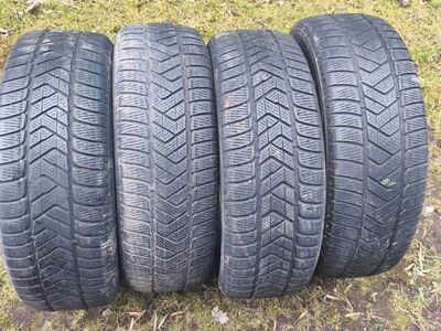 Pirelli  suverehvid 215/65 R17.