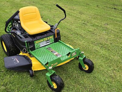 Садовый трактор John Deere Z235