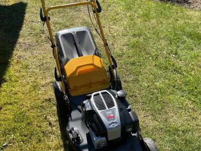 Iseliikuv starteriga muruniiduk Stiga Combi 53 SEQ
