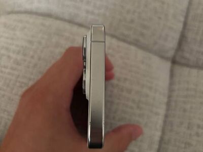 iPhone 16 Pro 256GB в очень хорошем состоянии.