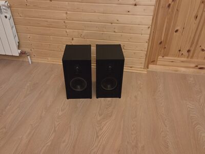 Tippklassi riiuli kõlarid Grundig